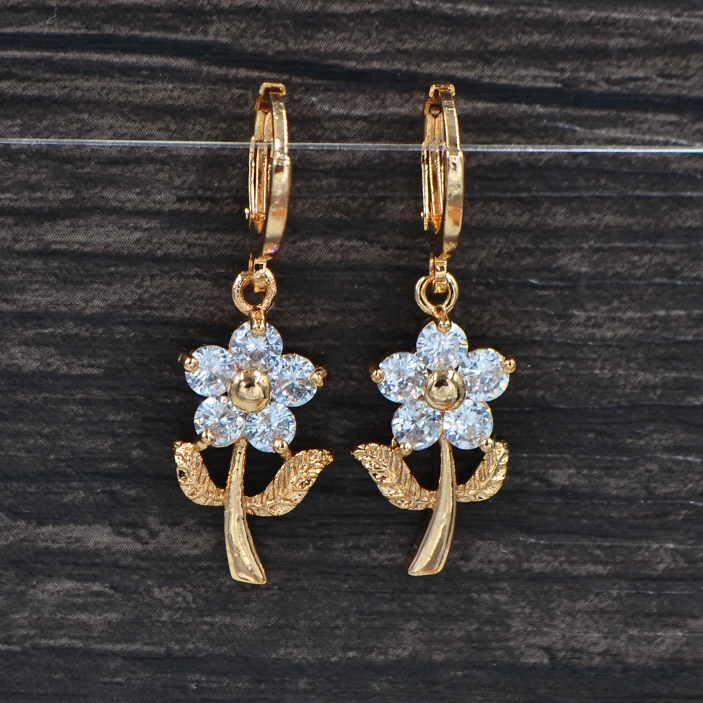 Модные женские серьги подвески золотого цвета с прозрачным