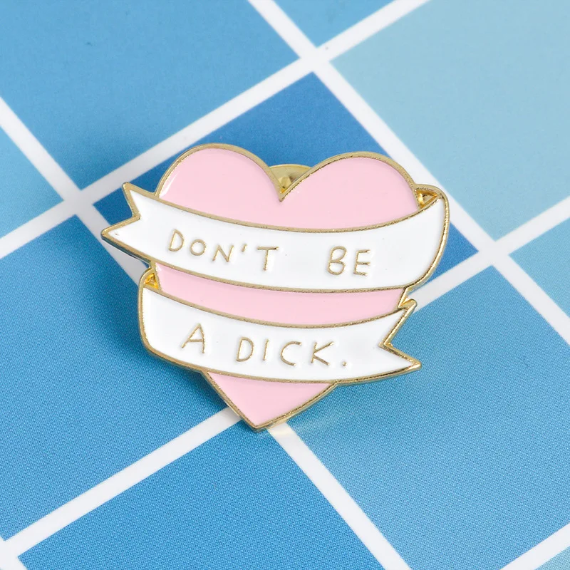 Эмалированные броши в форме сердца с розовой лентой|Значки| |