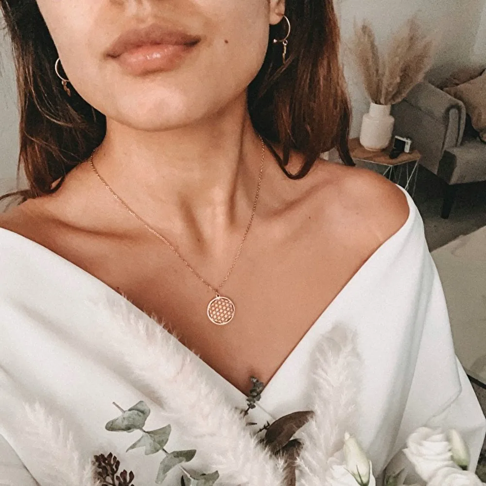 

Wholesale Flower of Life Pendant Necklace 2cm Round Stainless Steel Chain as Valentine's Day Gift