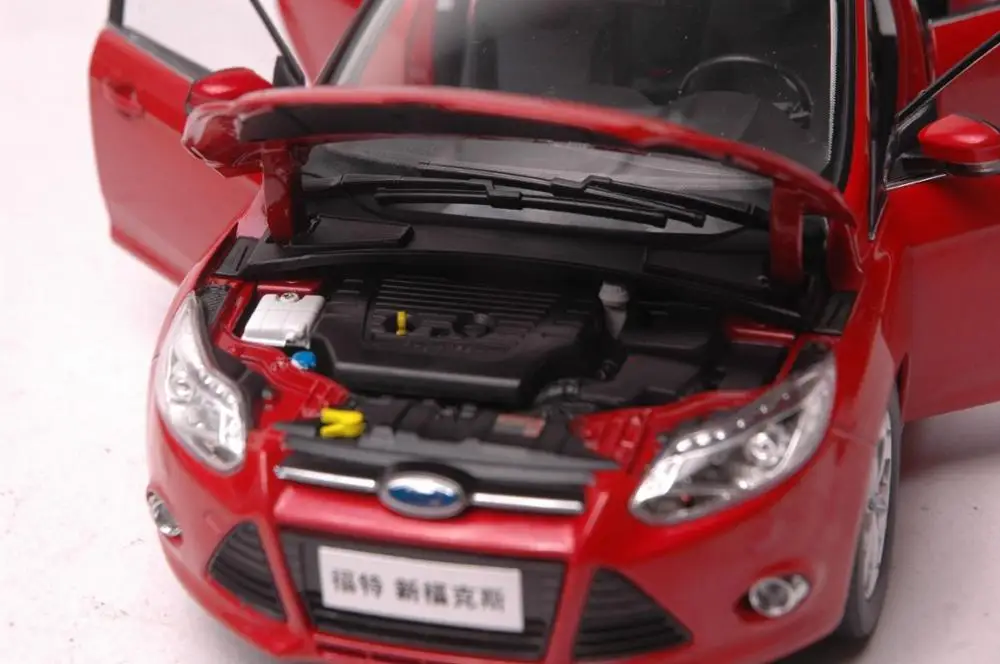 1:18 Модель литья под давлением для Ford Focus 2012 красный хэтчбек игрушечный автомобиль