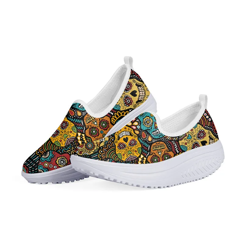 

Женские кроссовки на танкетке, с 3d-рисунком черепа