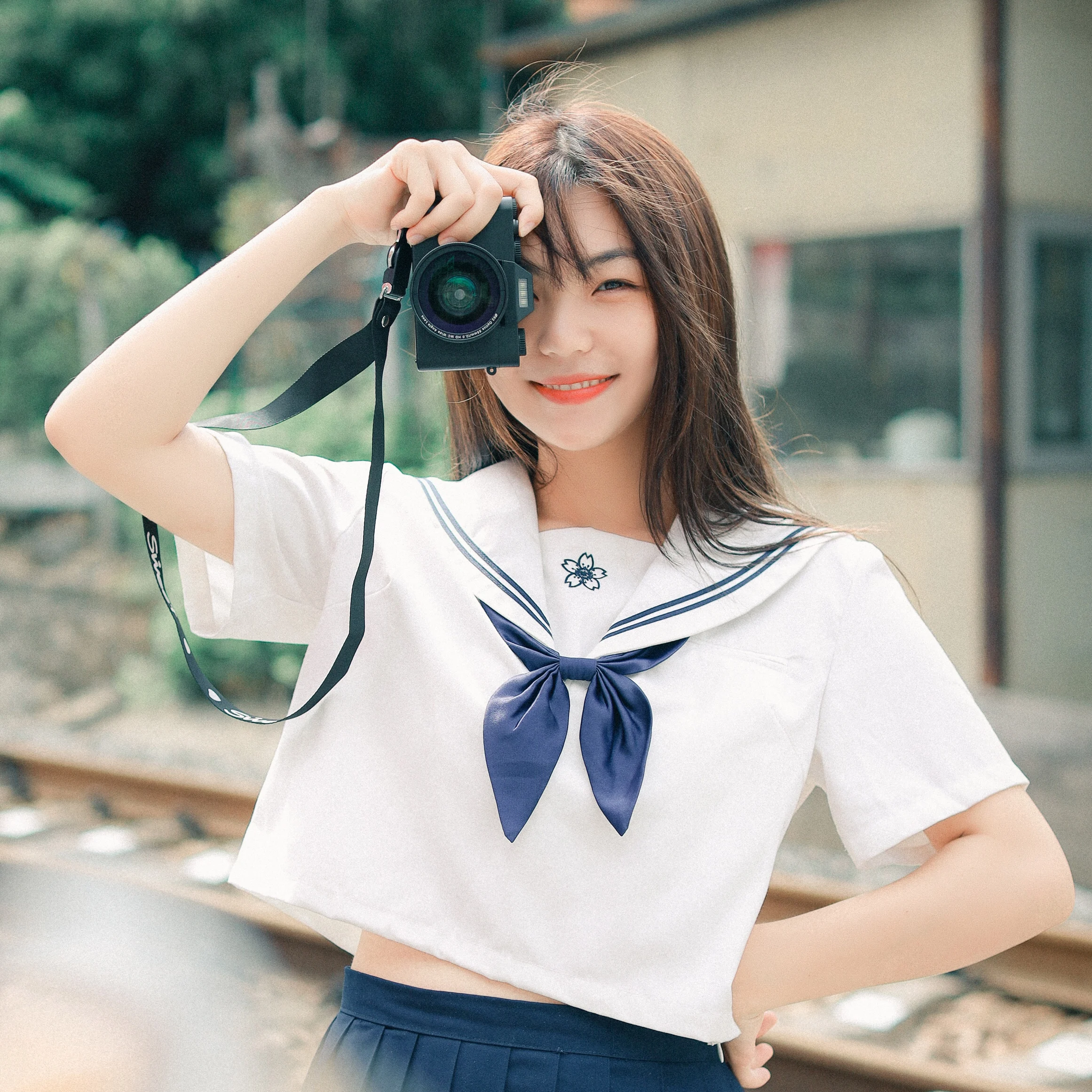 

4K, Facebook, Wi-Fi, 16X, 30