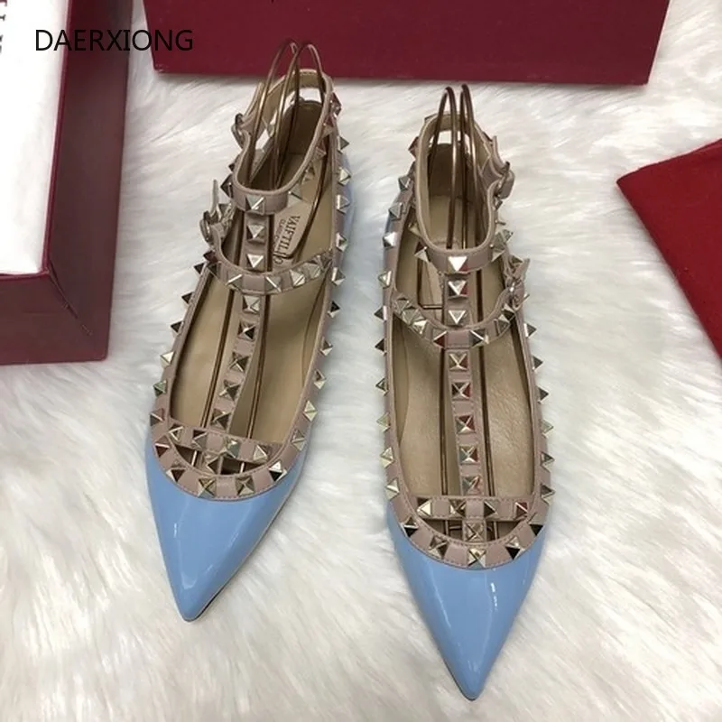 

The New Summer 2021 Rivet Shoes Fashion Shoes Lightweight Non-slip Women's Fashion Transparent Designer Sandals with right logo