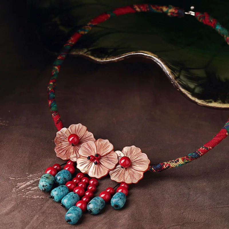 

Fashion Elegant Flower Necklace Red Torque Choker Butterfly Flower Necklaces Vintage Necklace Pendant Charm Women Friend Gift