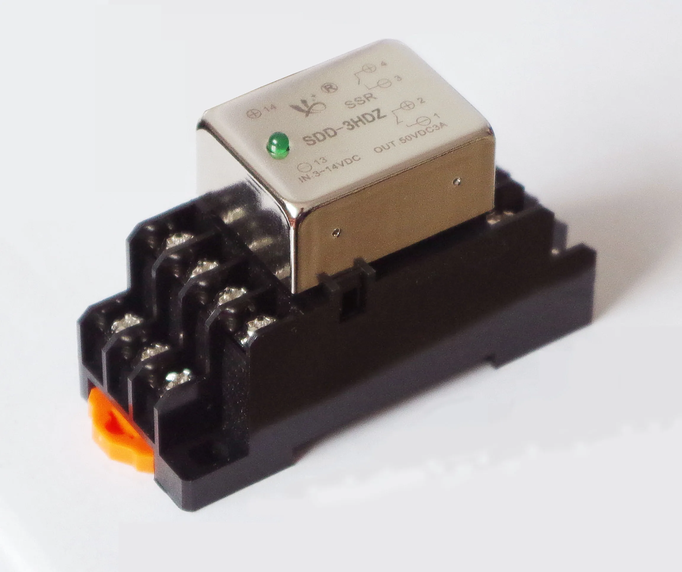 

Small DC Solid State Relay SDD-3HDZ with Indicator Light with Socket Output Parameter 5-50VDC/3A