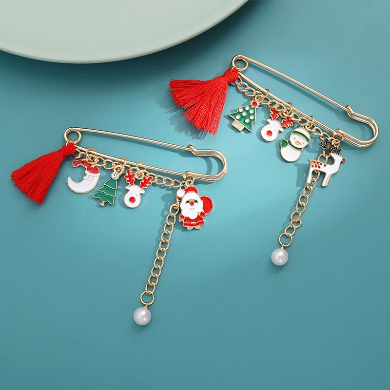 

QIHE Jewelry Christmas Series Enamel Pins Hanging Elk Pine Snowman Cute Brooches Badges Fashion Pin Gifts for Friends Wholesale