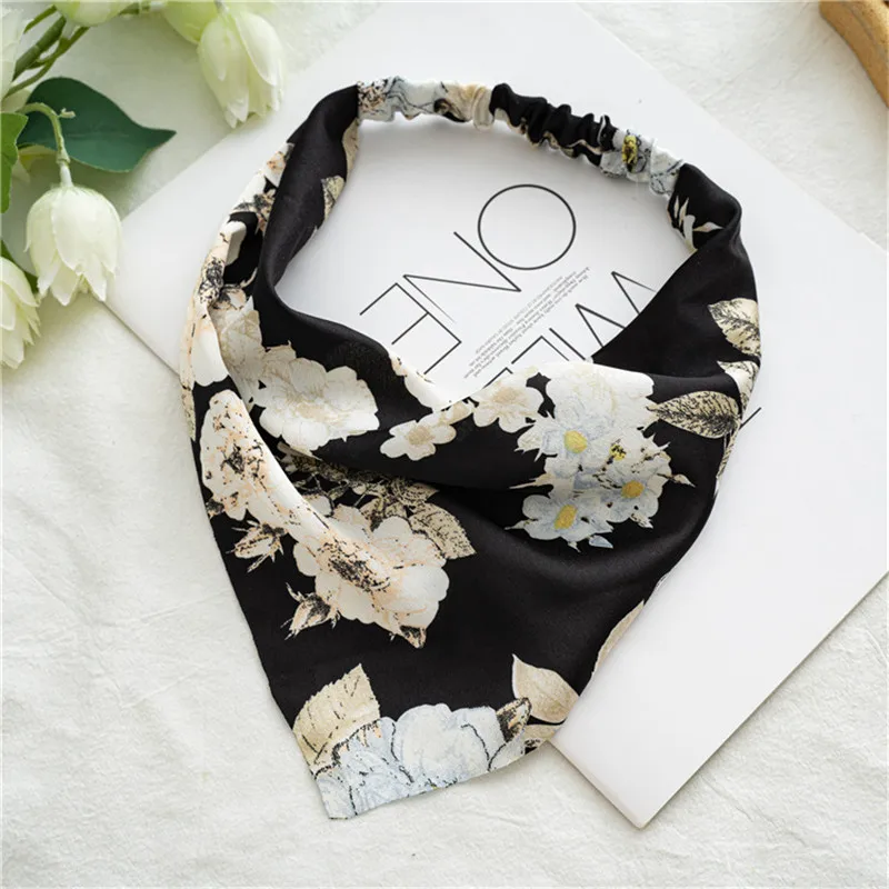 

Ruoshui 2021 Woman Triangle Hair Scarf Floral Bandanas Satin Head Scarf With Clips Elasit Hairband Hair Accessories Headband