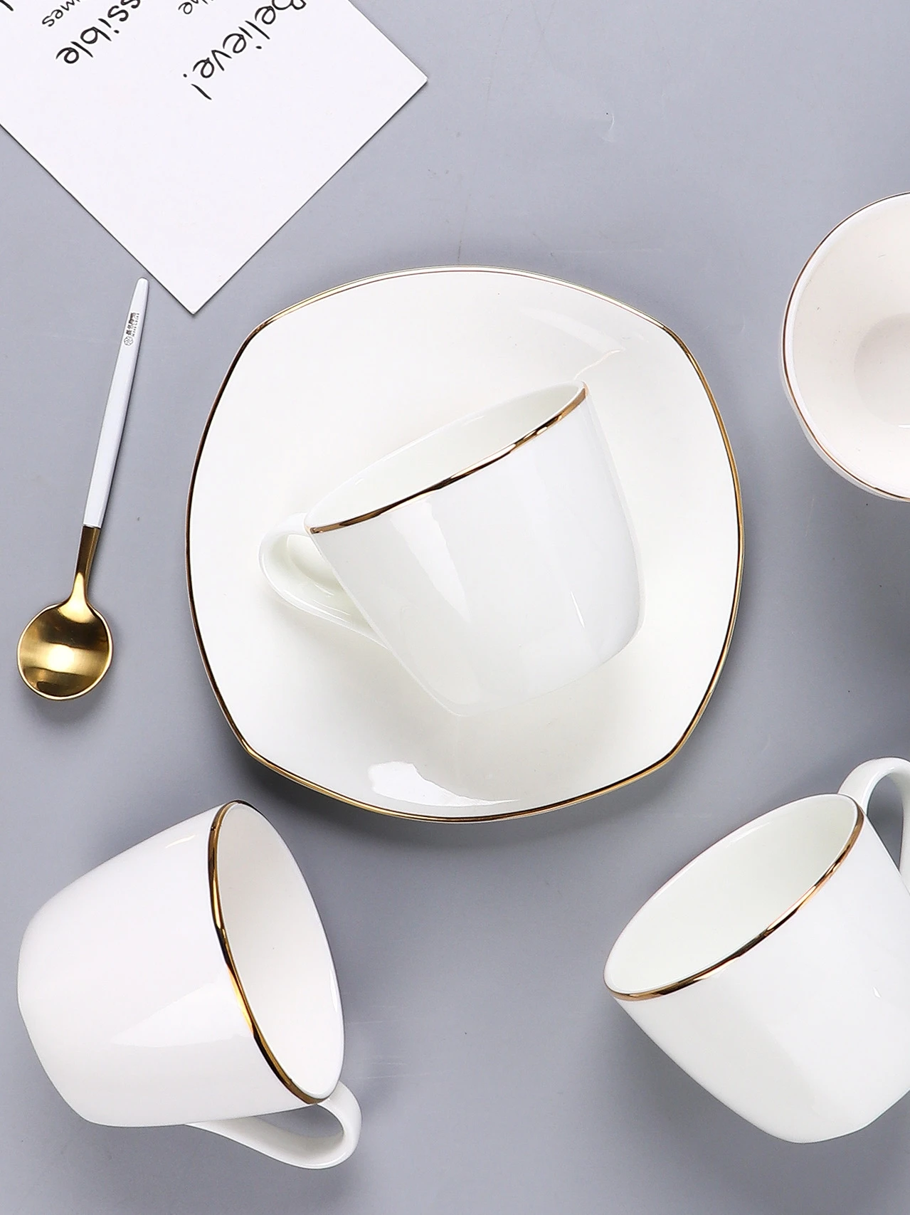 Белая фарфоровая кофейная чашка с ручкой креативная офисная и блюдце