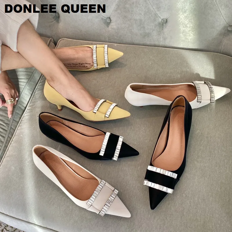 Женские брендовые туфли лодочки со стразами на тонком каблуке средней высоты с