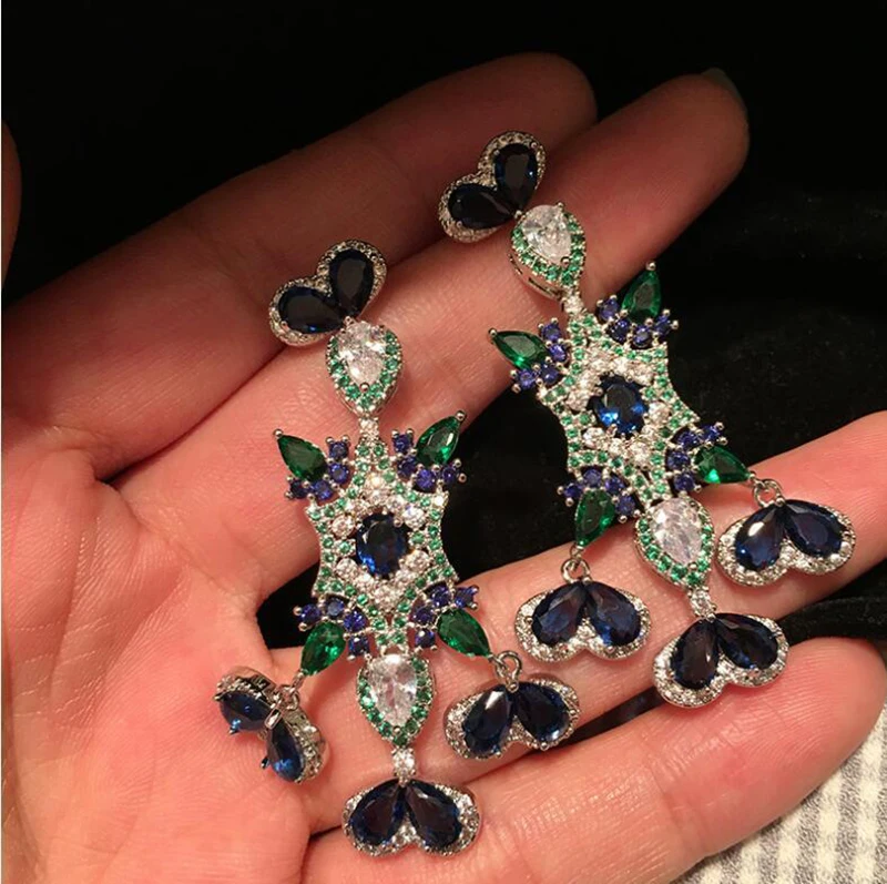 

Индивидуальные серьги 210317-61 с голубым и зеленым кристаллом из циркония