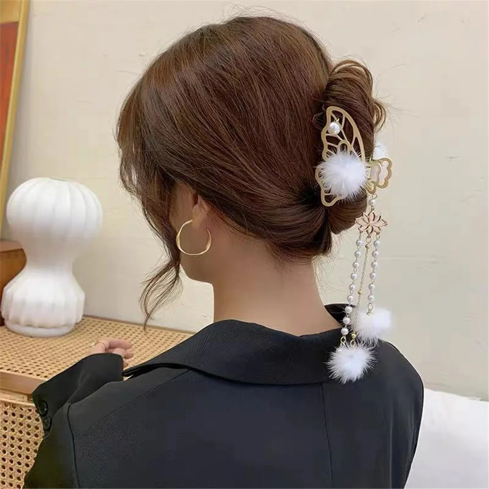

New Gold Vintage Long Tassel Furrly Ball Butterfly Metal Hair Claw Love Pendant Crab Clips For Women Party Accessories Jewelry