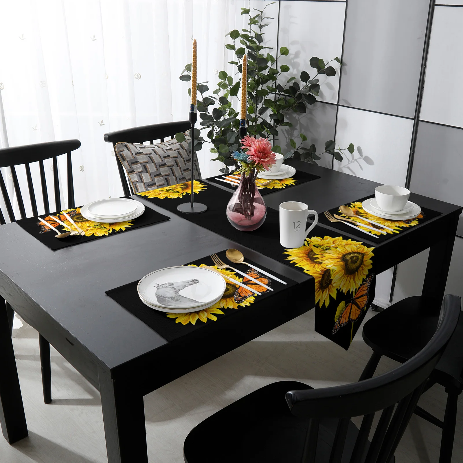 Черная скатерть с изображением подсолнуха и бабочки Набор салфеток для