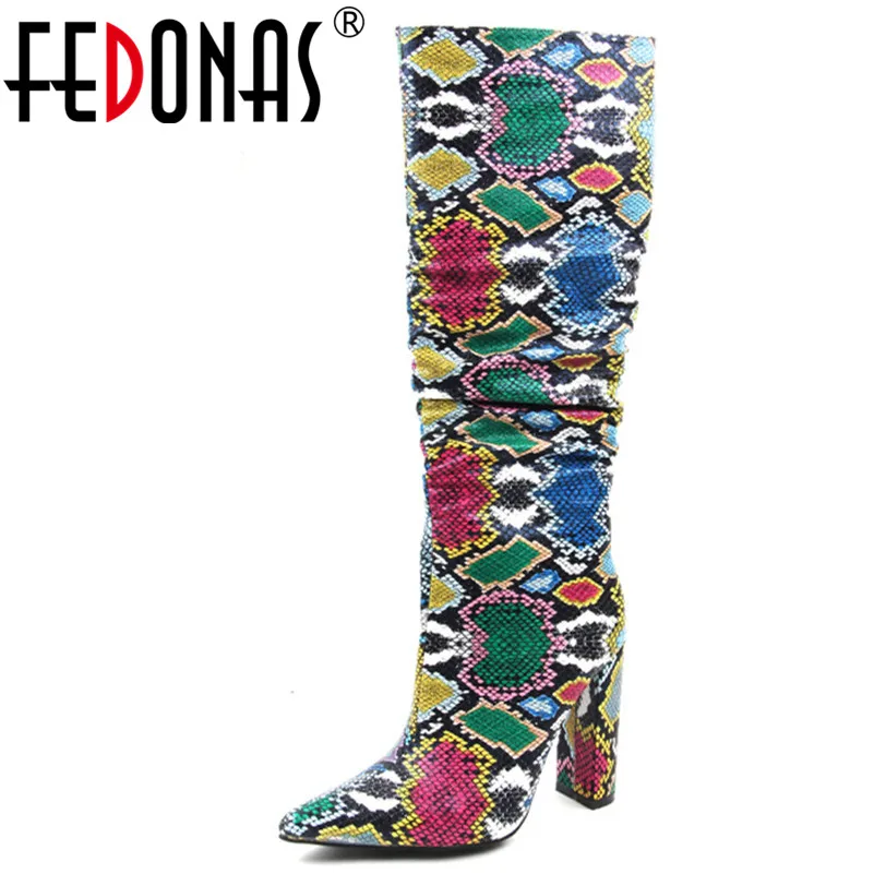 Женские ботинки до колена FEDONAS зимние сексуальные из микрофибры и кожи с принтом