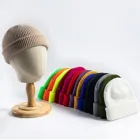 Вязаная шапка для мужчин и женщин осень-зима ветрозащитная и теплая однотонная шапка с вышивкой в стиле колледжа