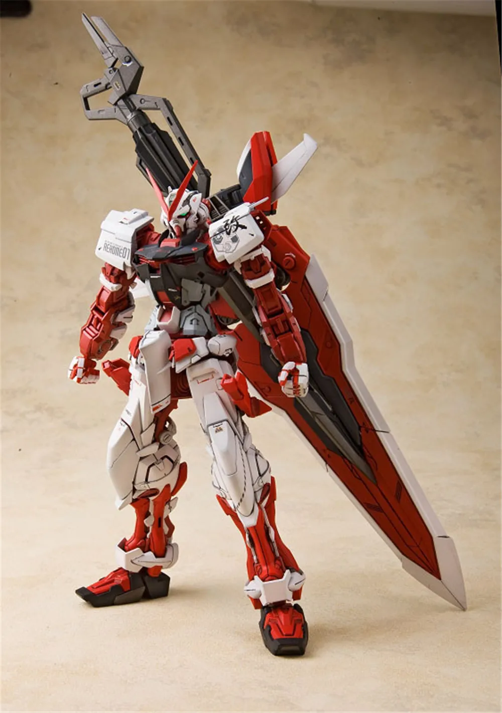 

BANDAI MG Gundam Astray GUNDAM 18 1/100
