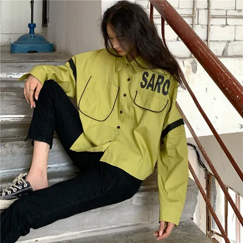 Простая верхняя одежда с буквенным принтом на пуговицах длинным рукавом