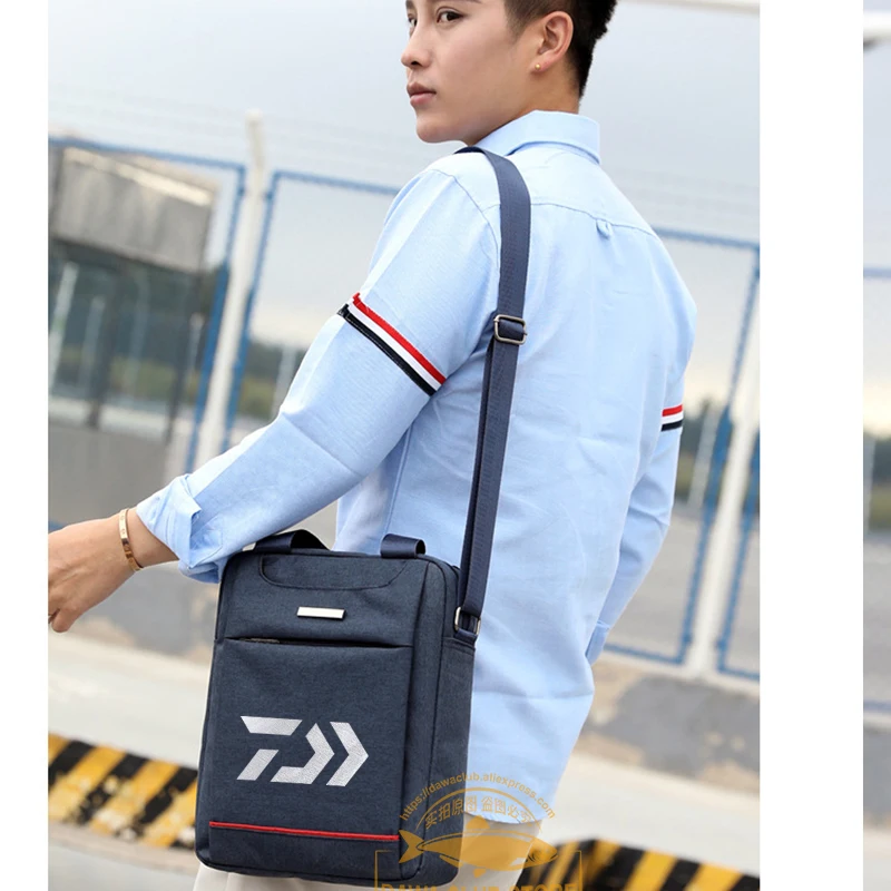 

2020 Daiwa Oxford Cloth Men's Fishing Multi-layer Shoulder Bag Outdoor Mountaineering Crossbody Bag Casual Solid Color Handbag
