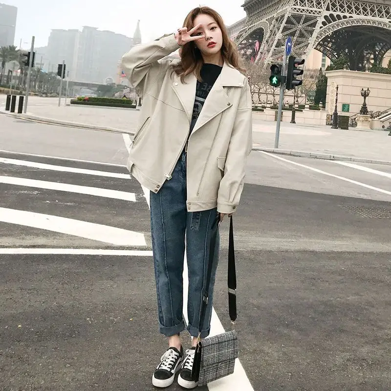 

autumn 2020 new short Korean version looks Leather coat women spring thin and loose wind locomotive student PU
