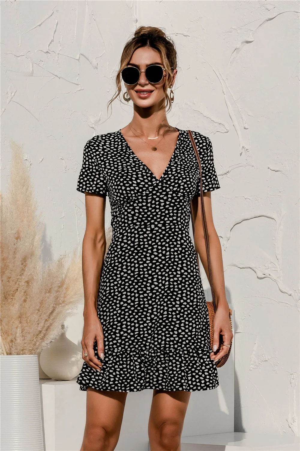 

Summer Beach Dress for Women V-neck Print Floral Dots Stitching Ruffles Mini Dress Short-sleeved Sexy Summer Fashion Dress 2021