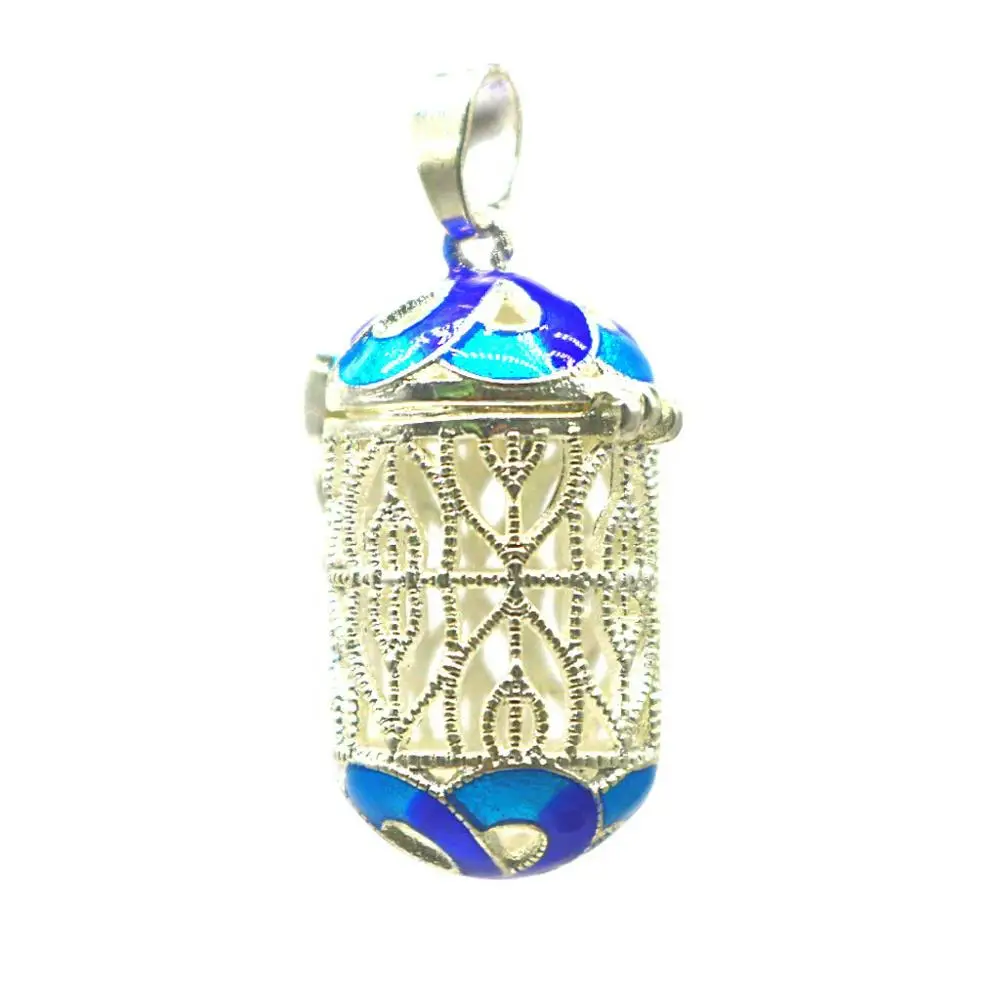 

Vintage Brass Epoxy Blue Palace Style Pattern Hollow Openable Square Pendant Jewelry Birthday Gift