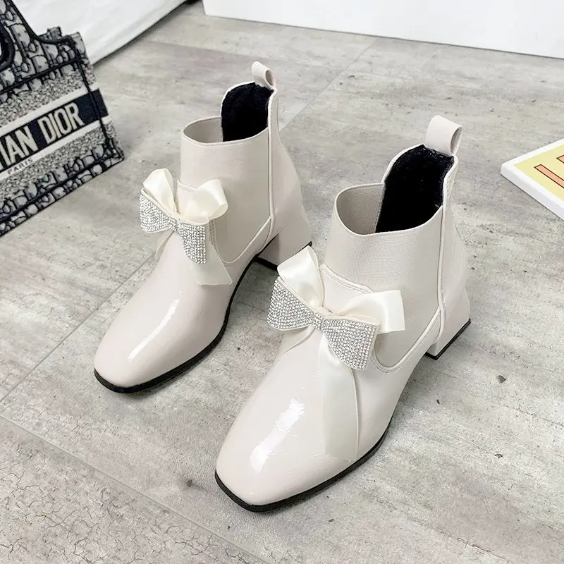 

Temperament patent leather short boots women's new fall 2020 versatile show thin square head thick heel bow retro Martin boots