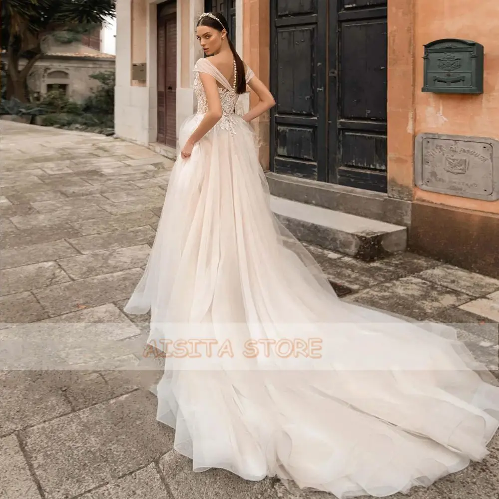 Платье свадебное кружевное ТРАПЕЦИЕВИДНОЕ с V образным вырезом и пуговицами на