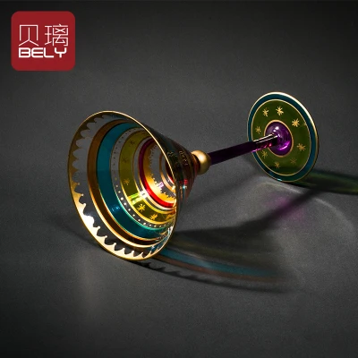 Европейский стеклянный бокал красного цвета с рисунком или узором | Дом и сад