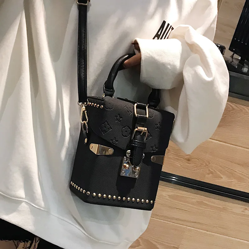 

Luxury Handbag for Women New Rivet Totes Shoulder Bag Fashion Women Clutch Bag Mini Box Crossbody Bag Brand Messenger Lady Bag