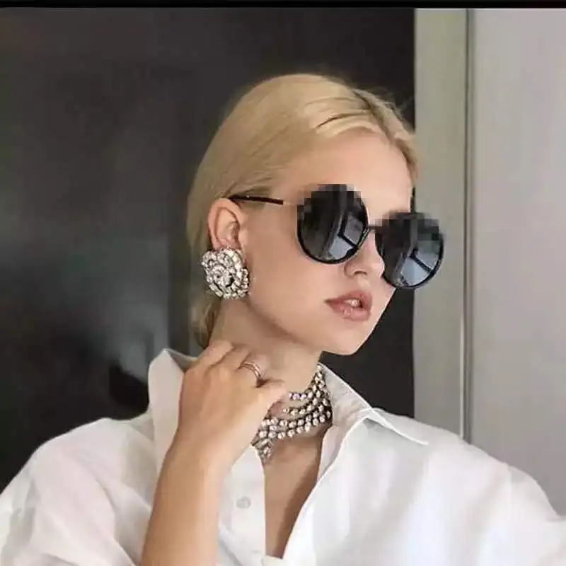 

Fashion women Rhinestone Round Earrings nightclub jewelry party show shiny crystal earrings evening dress statement Earrings Gif