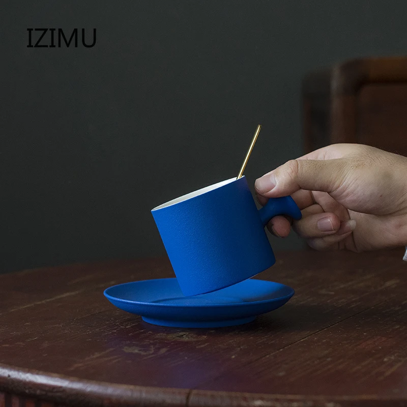 

IZIMU Ceramic Mug Fat Handle Coffee Mug New Hand-glazed Stained Dirty Cup Hand Pinch Klein Blue Mark Milk Cup 200 ML Cup Set