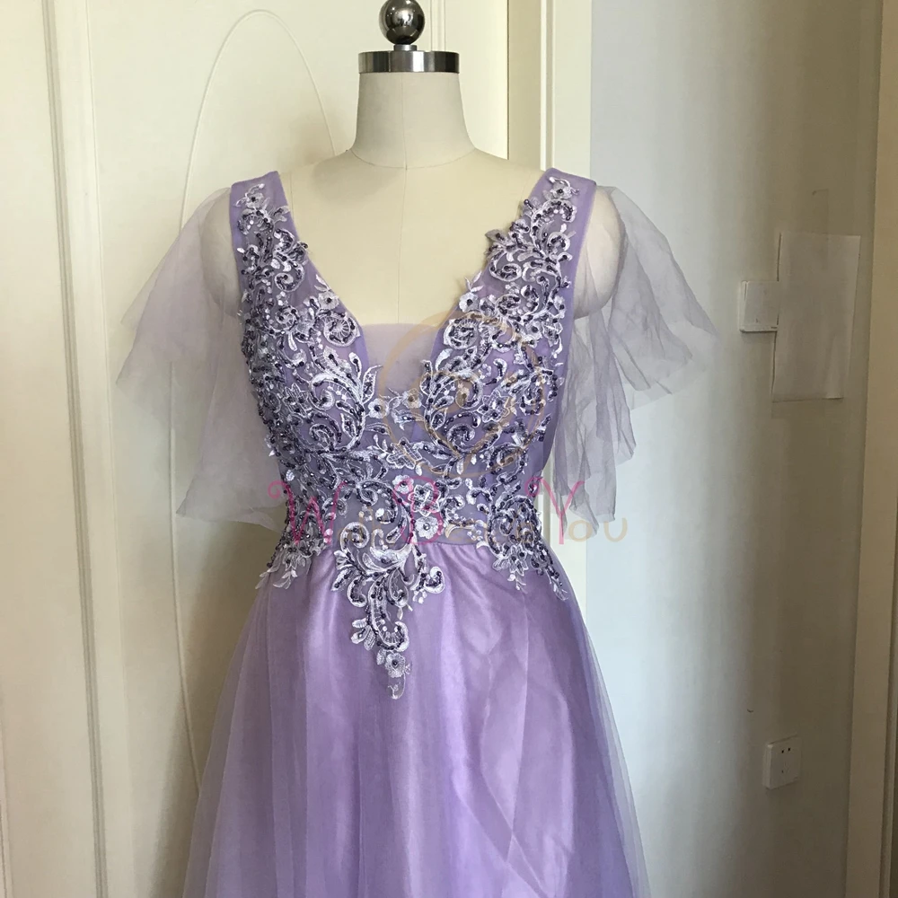 Вечернее платье из тюля светло-фиолетового цвета с V-образным вырезом и