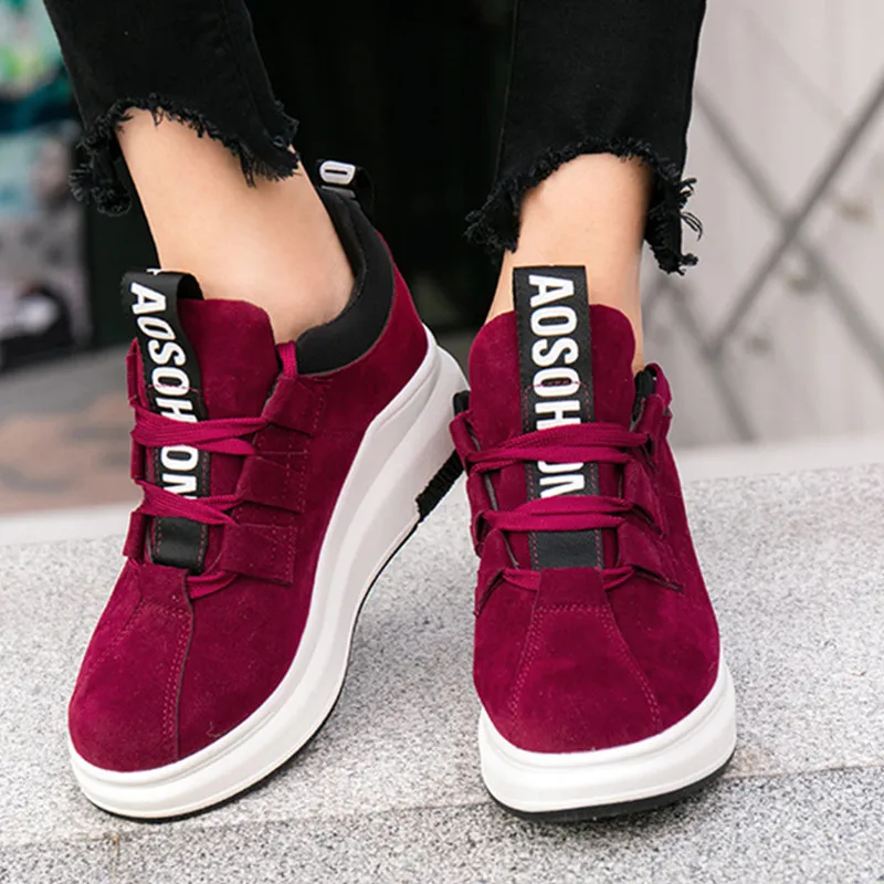 Женские замшевые кроссовки на танкетке мягкие уличные Скрытые туфли платформе