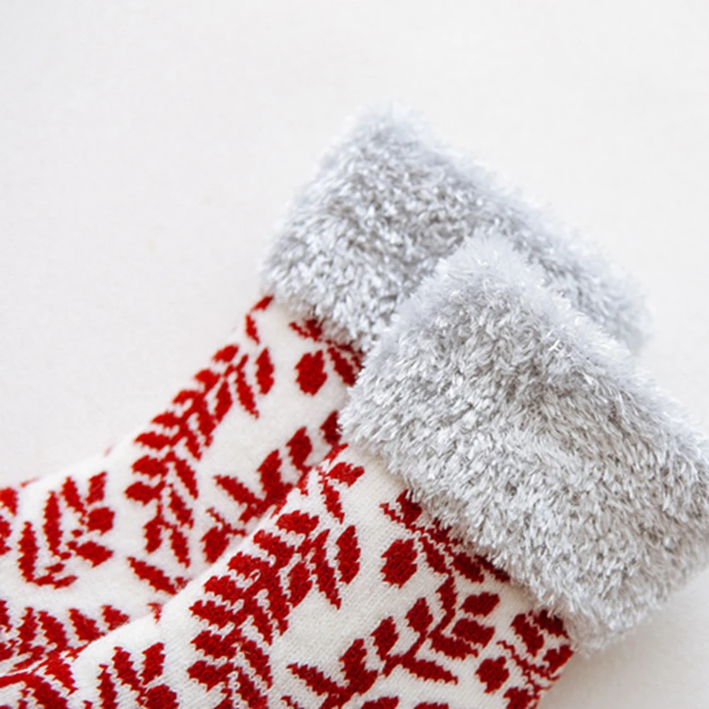 

High Quality Fashion Outdoor Sports Skiing Socks Winter Warm Soft Socks Women Thick Plush Snowflake Print Warmer Non-slip Socks