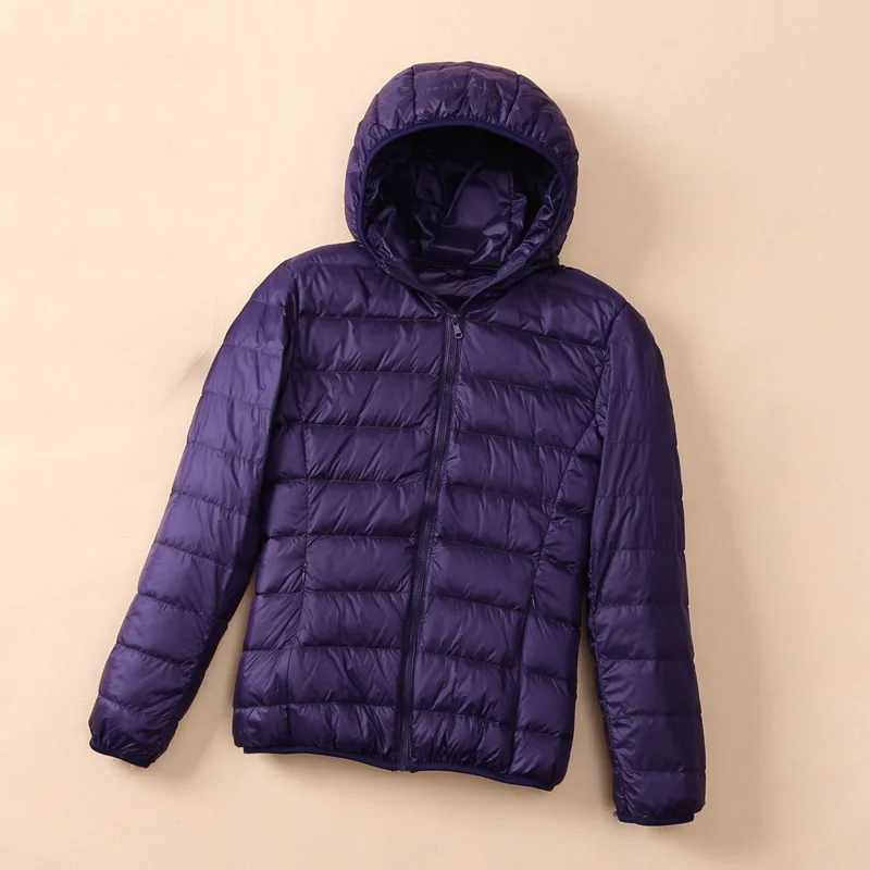 Зимний женский пуховик ультра тонкий с капюшоном красный и черный цвета базовые