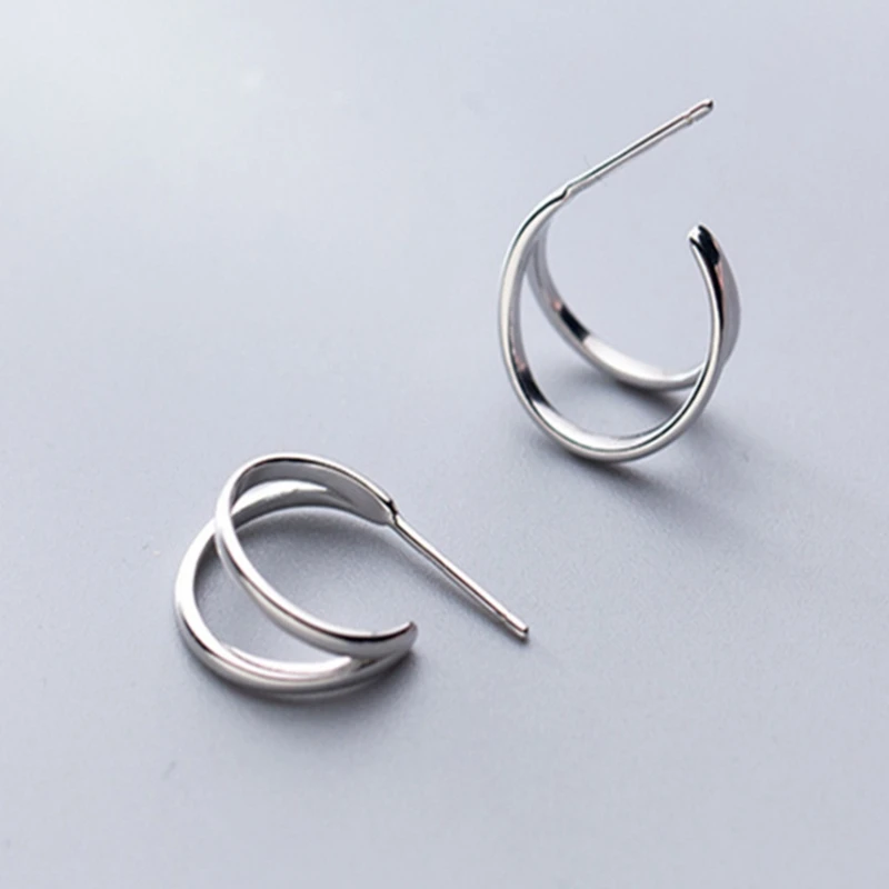 Женские серьги-гвоздики из серебра 925 пробы С-образной формы