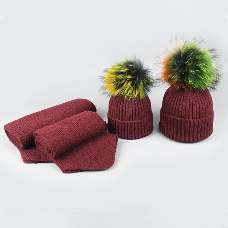 

Зимняя Шапка-бини унисекс из 2 предметов, набор из длинного шарфа, красочный пушистый помпон, ребристая трикотажная шапка с манжетами и чере...