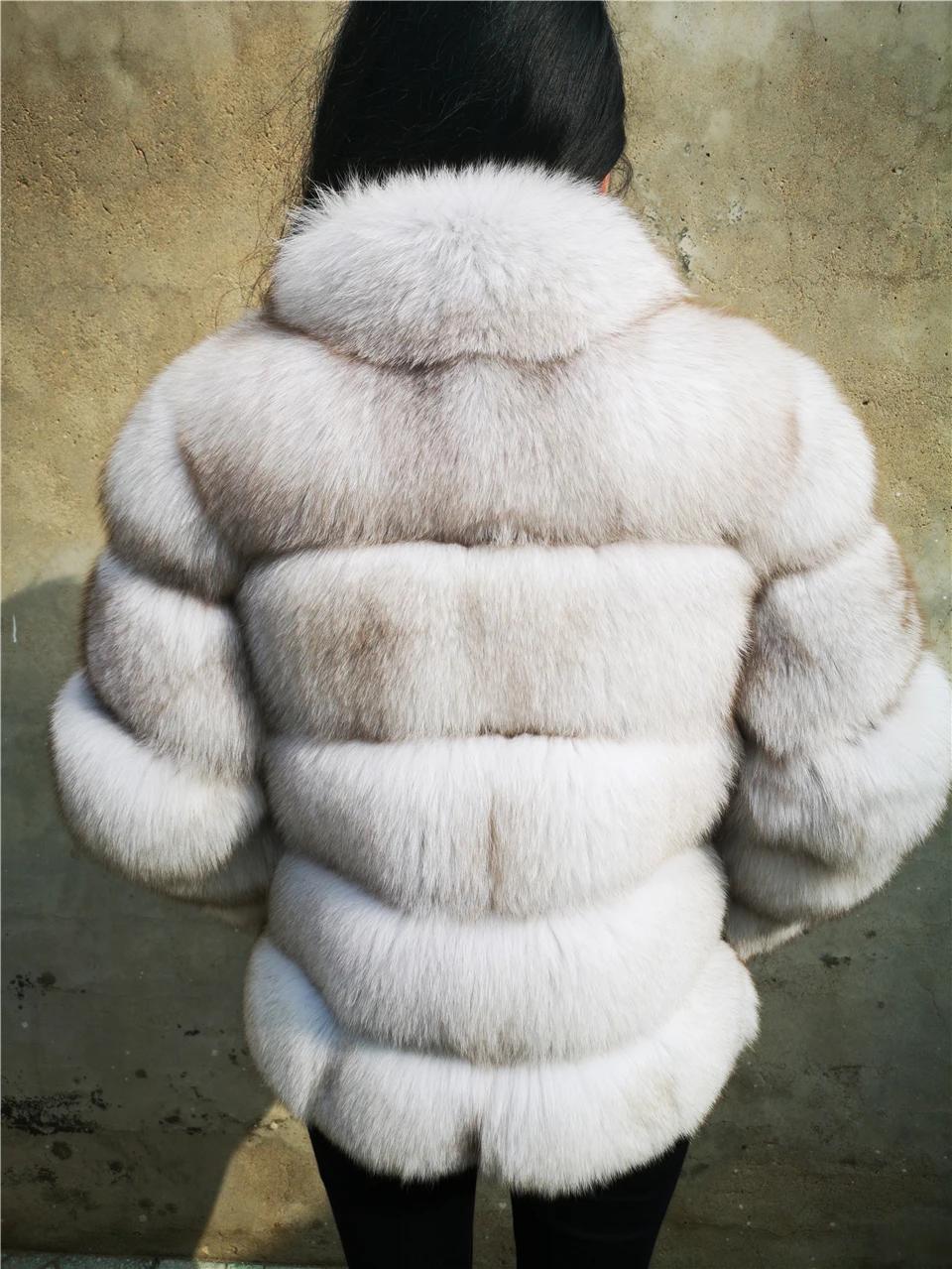 Женская шуба из натурального меха лисы зимняя с натуральным мехом большого