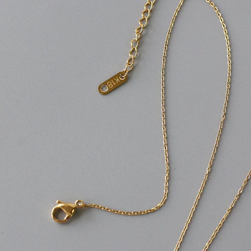 

Knights cube three-dimensional relief casting geometric simplicity square necklace clavicle chain plated with 18K gold Not fade