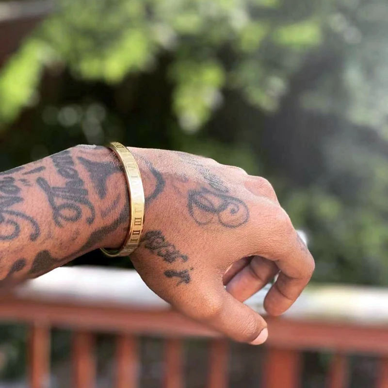 Женский браслет Mcllroy из нержавеющей стали с римскими цифрами золотой на запястье