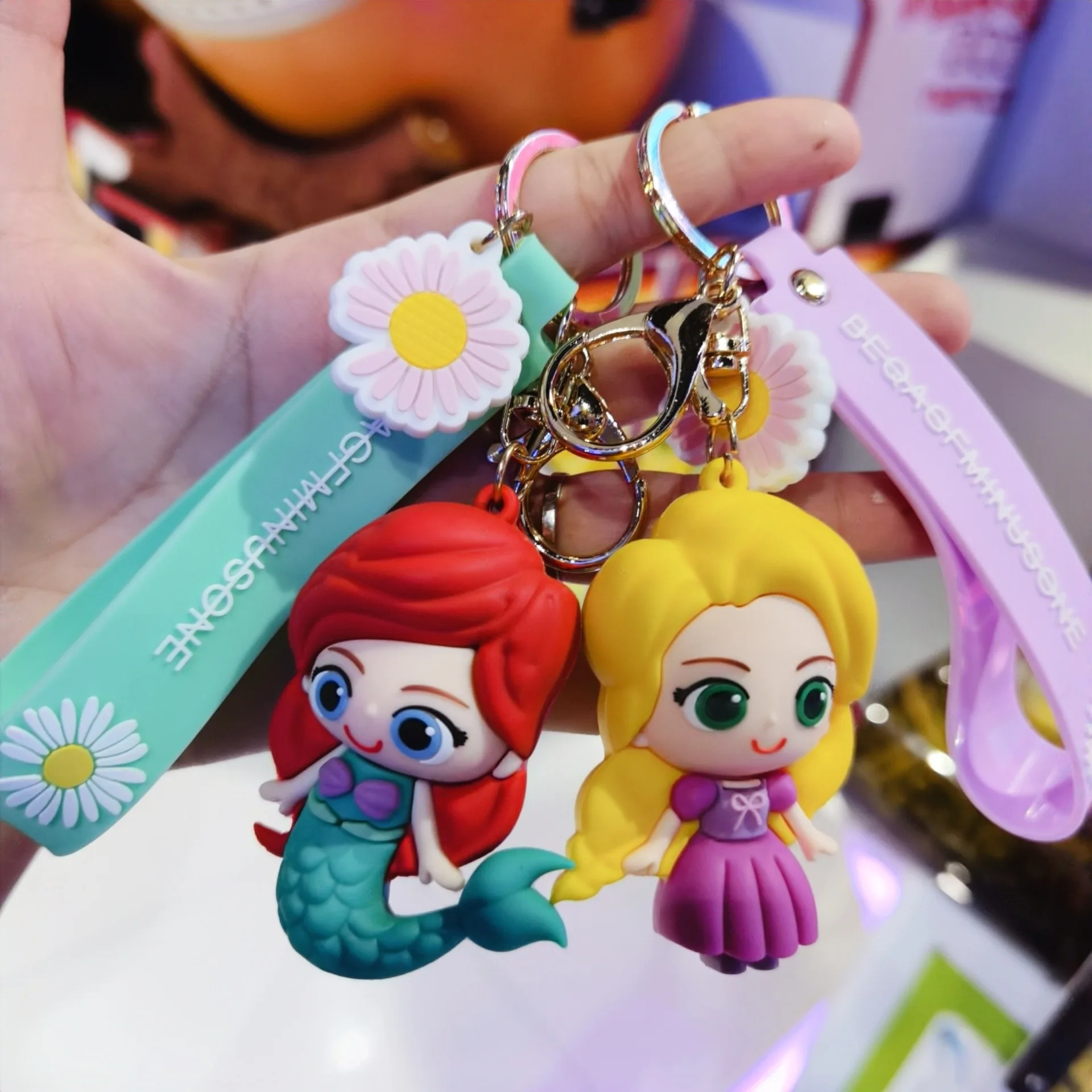 

Disney Creative Cartoon Snow White Doll Accessories Keychain Cute Epoxy Key Chain Car Bag Pendant Claw Machine Gift