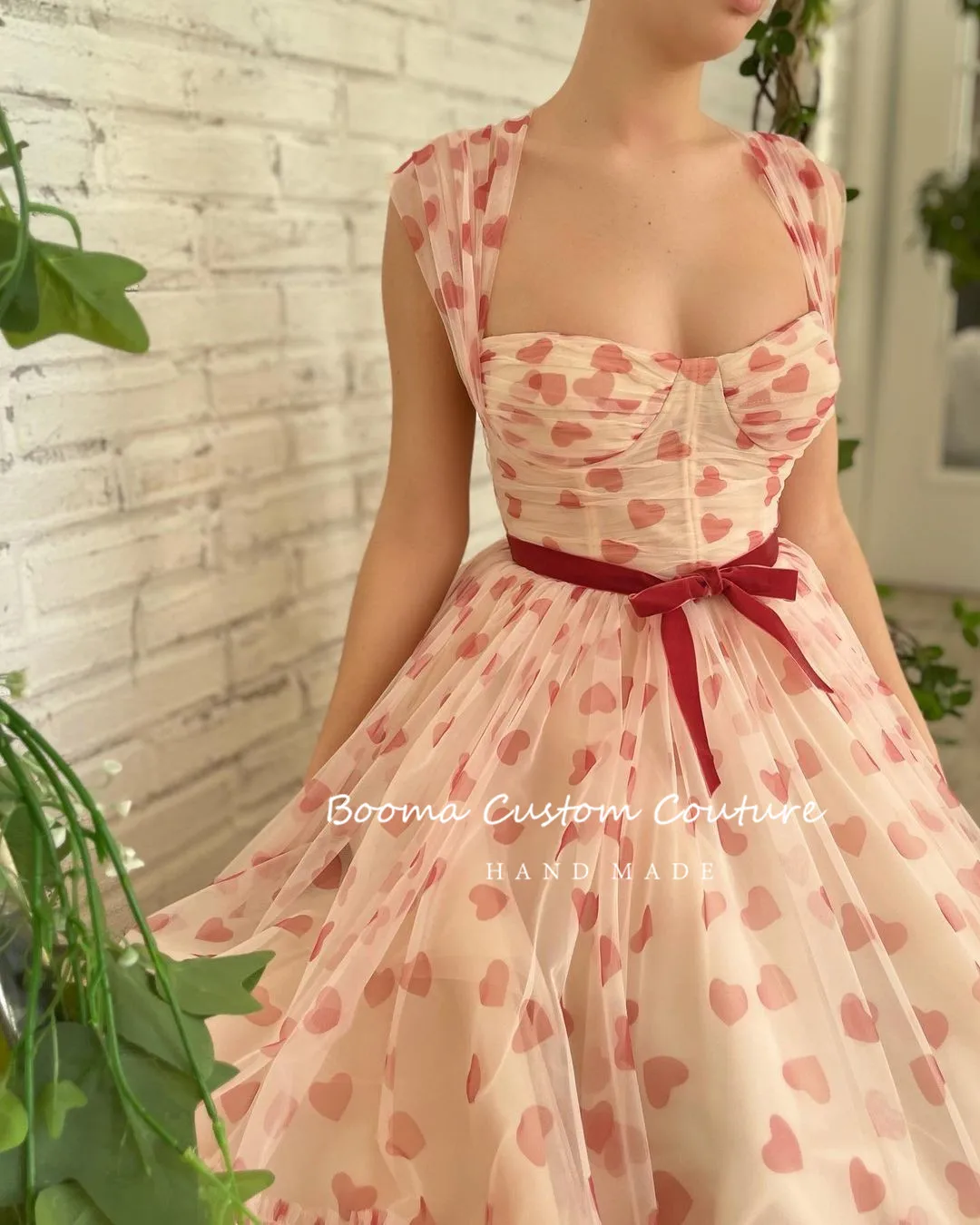 Платье для выпускного Booma 2022 Hearts Tulle A-Line Midi с открытой спиной, бантом и длиной чаян.