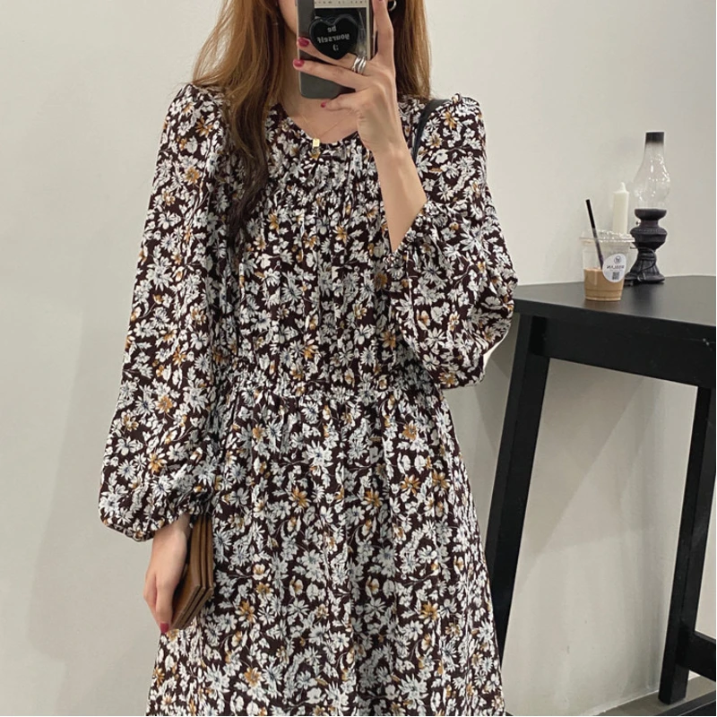 

Spring and Autumn Women's Retro Round Neck Pleated Skinny Doll Skirt Floral Dress 2 Colors