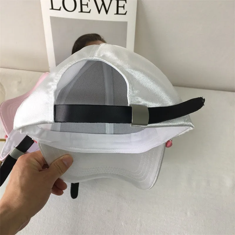 

202104-may-xiaoyan new Color acrylic chain Satin fashion lady baseball hat men women leisure visors cap