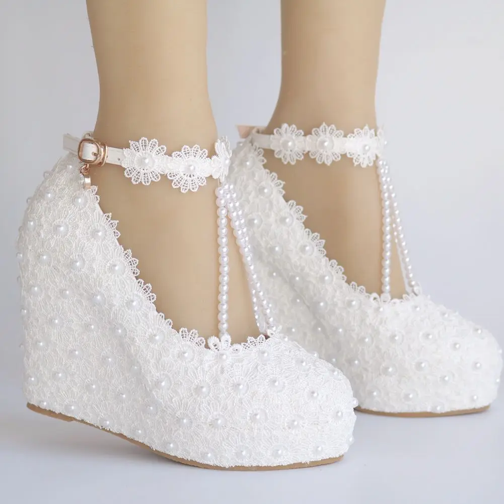 Женские туфли-лодочки на платформе украшенные кристаллами и жемчугом | Обувь