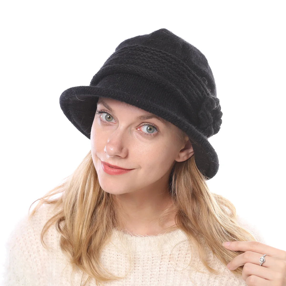 

2020 Women's Hat Lady Warm Winter Hat Knitted Elegant Party Hat Vintage Women Girls Flower Hemming Cap Solid Travel Old England