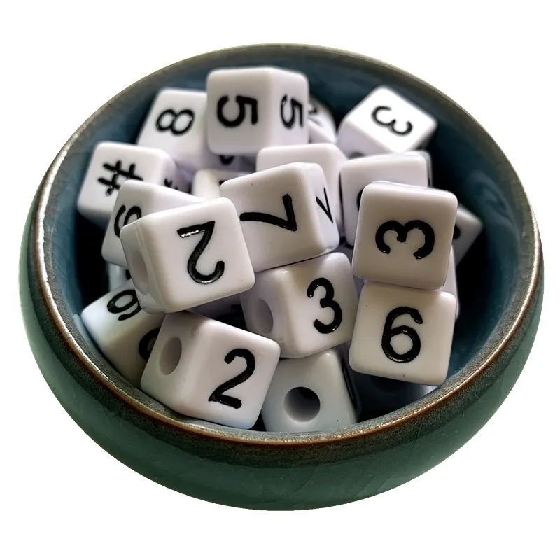 10 мм кубические акриловые бусины с цифрами 15 шт./лот белые черной печатью