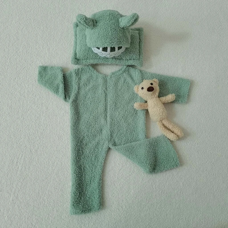 

Newborn Baby 4Pcs Photography Props Infant Long Sleeve Romper Jumpsuit and Hat Bear Doll Pillow Warm Plush Outfits Set