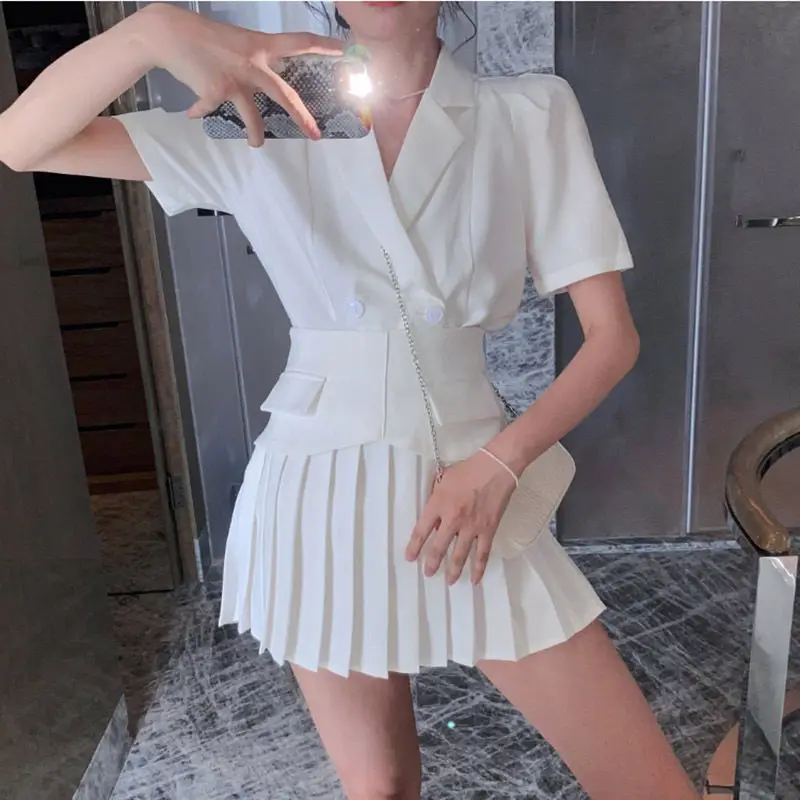 

Can be sweet, net red street, fried street, suits, pleats, two suits, short skirts, 2021 women in early spring.