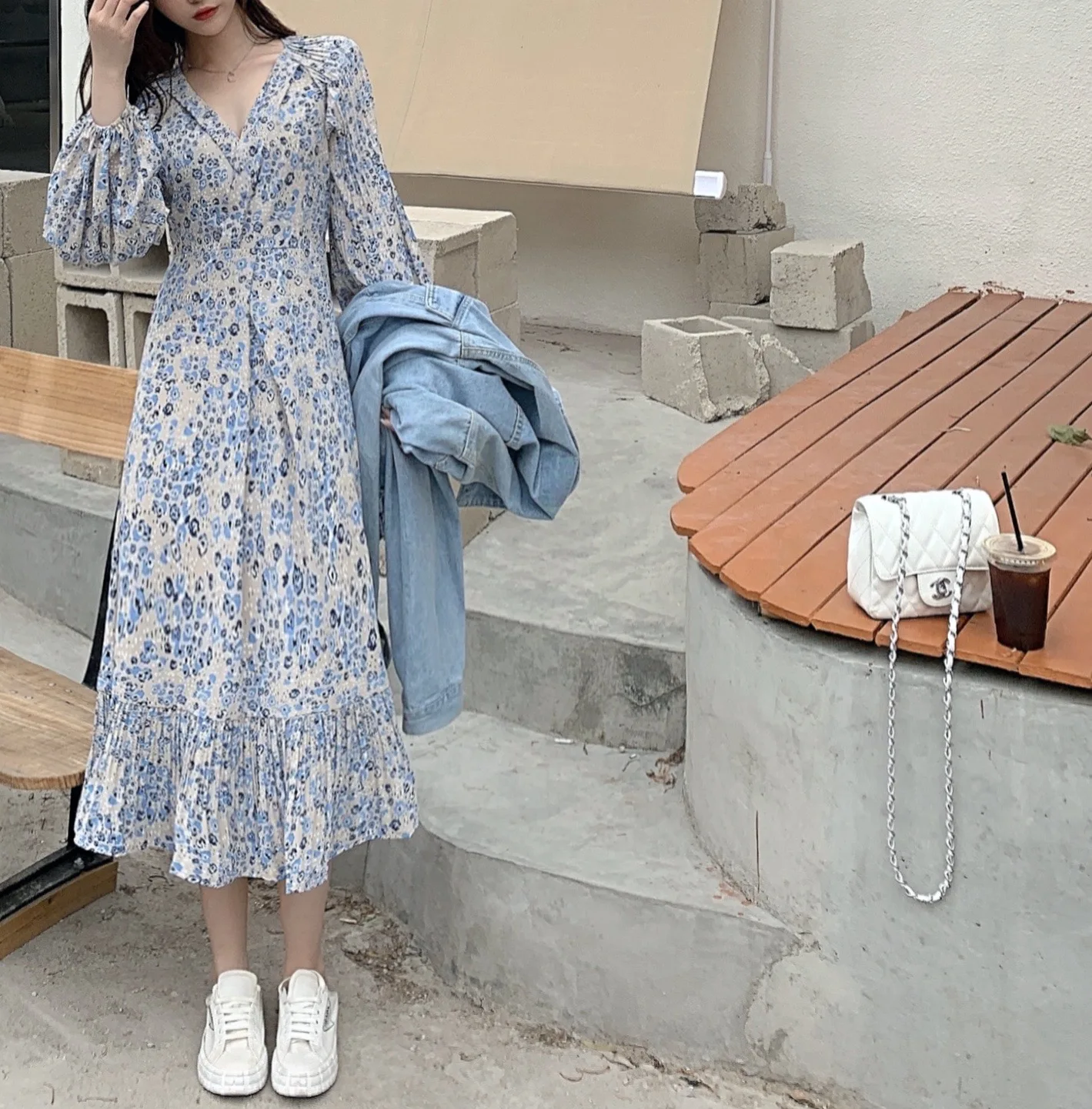 

Korean Chic French Minority Spring/Summer Temperament Waist-Controlled Lace-up Slimming V-Neckline Pleated Floral Chiffon Dress
