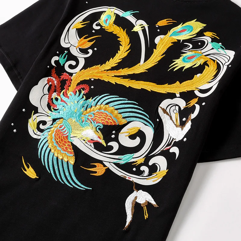 С вышивкой в виде феникса тонкая мужская футболка с О-образным вырезом коротким